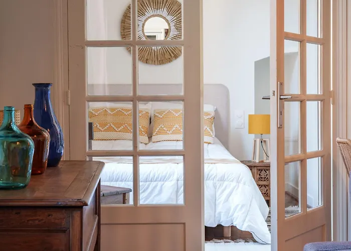 2 Pieces, Centre Historique Proche Appartamento